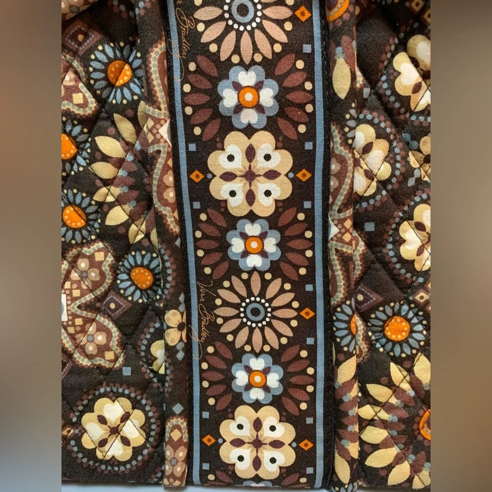 Vera Bradley Shoulder Bag with Retired Canyon Pattern and Kiss-Lock Closure - Picture 6 of 14